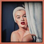 Marilyn Monroe mit Badekappe im Rahmen